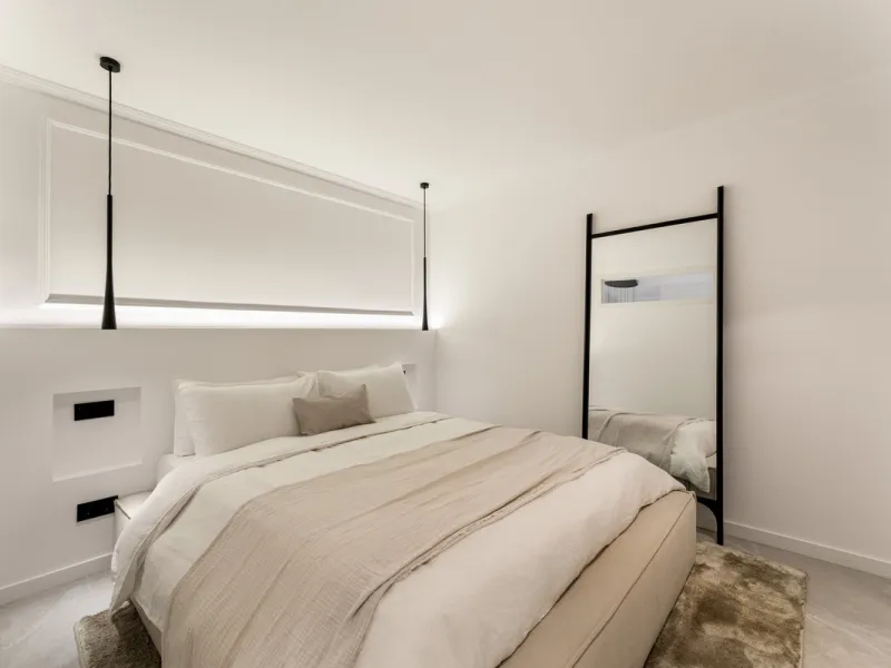 Contemporary duplex for sale in the exclusive Las Colinas de Marbella community in Benahavís, offering three bedrooms and three bathroom.  Designed with both style and function in mind, this home brings together modern living spaces with panoramic sea and