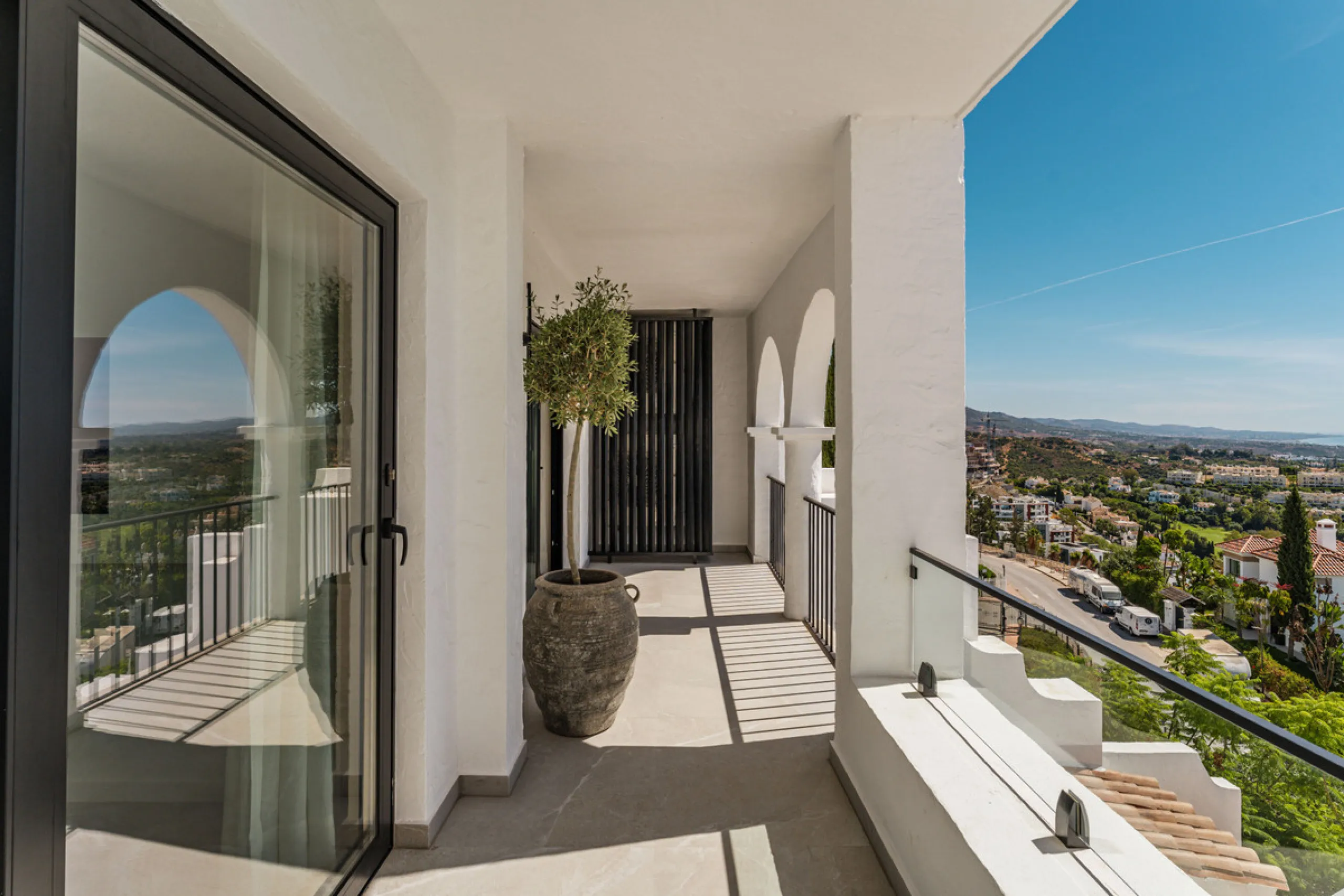 Contemporary duplex for sale in the exclusive Las Colinas de Marbella community in Benahavís, offering three bedrooms and three bathroom.  Designed with both style and function in mind, this home brings together modern living spaces with panoramic sea and