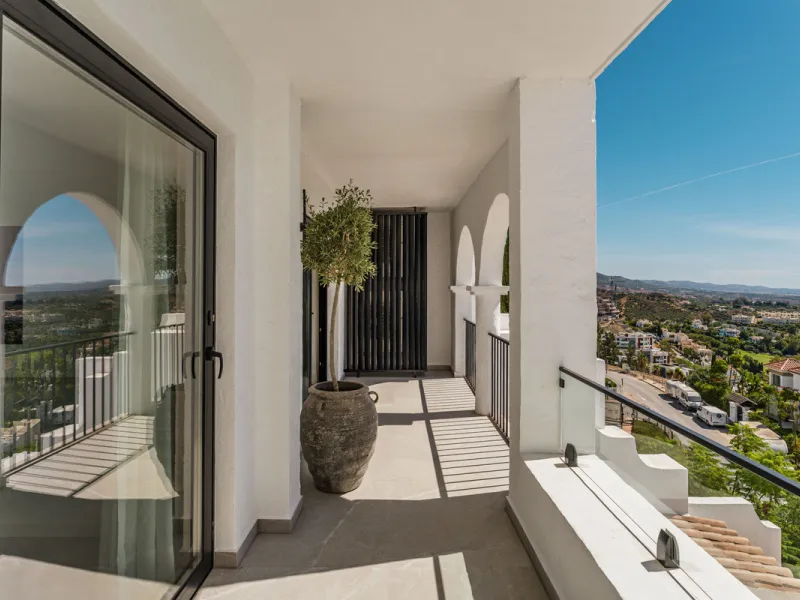 Contemporary duplex for sale in the exclusive Las Colinas de Marbella community in Benahavís, offering three bedrooms and three bathroom.  Designed with both style and function in mind, this home brings together modern living spaces with panoramic sea and