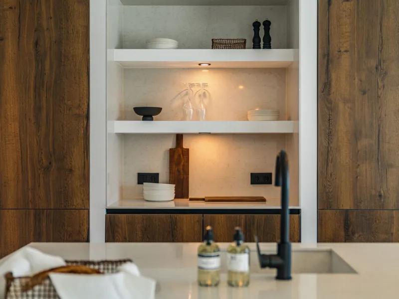 Contemporary duplex for sale in the exclusive Las Colinas de Marbella community in Benahavís, offering three bedrooms and three bathroom.  Designed with both style and function in mind, this home brings together modern living spaces with panoramic sea and