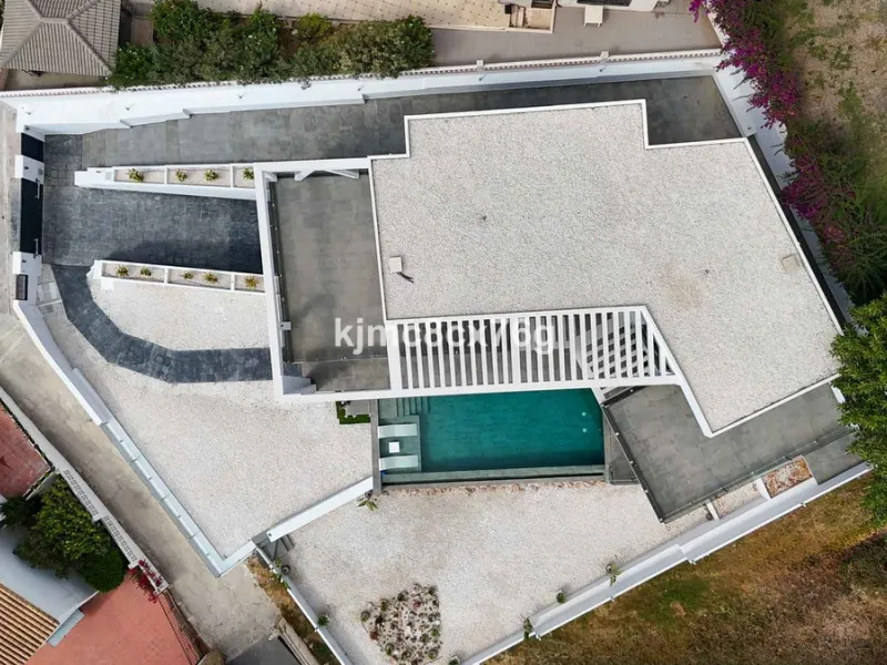 House - Detached Villa в продаже в Mijas, Málaga. В доме 5 спален и 7 ванных комнат. Площадь дома 615 м². Площадь участка 1114 м²