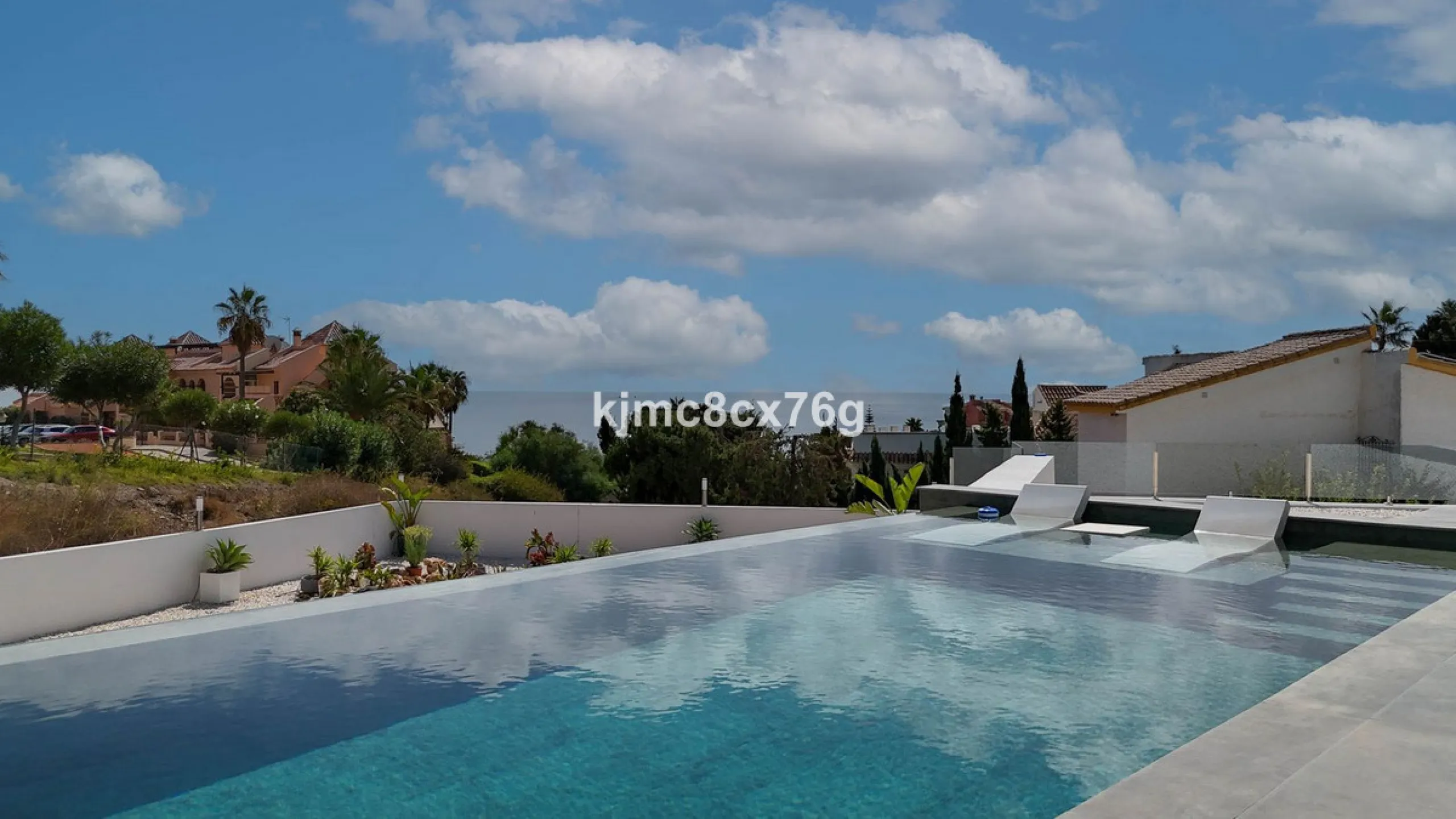 House - Detached Villa в продаже в Mijas, Málaga. В доме 5 спален и 7 ванных комнат. Площадь дома 615 м². Площадь участка 1114 м²