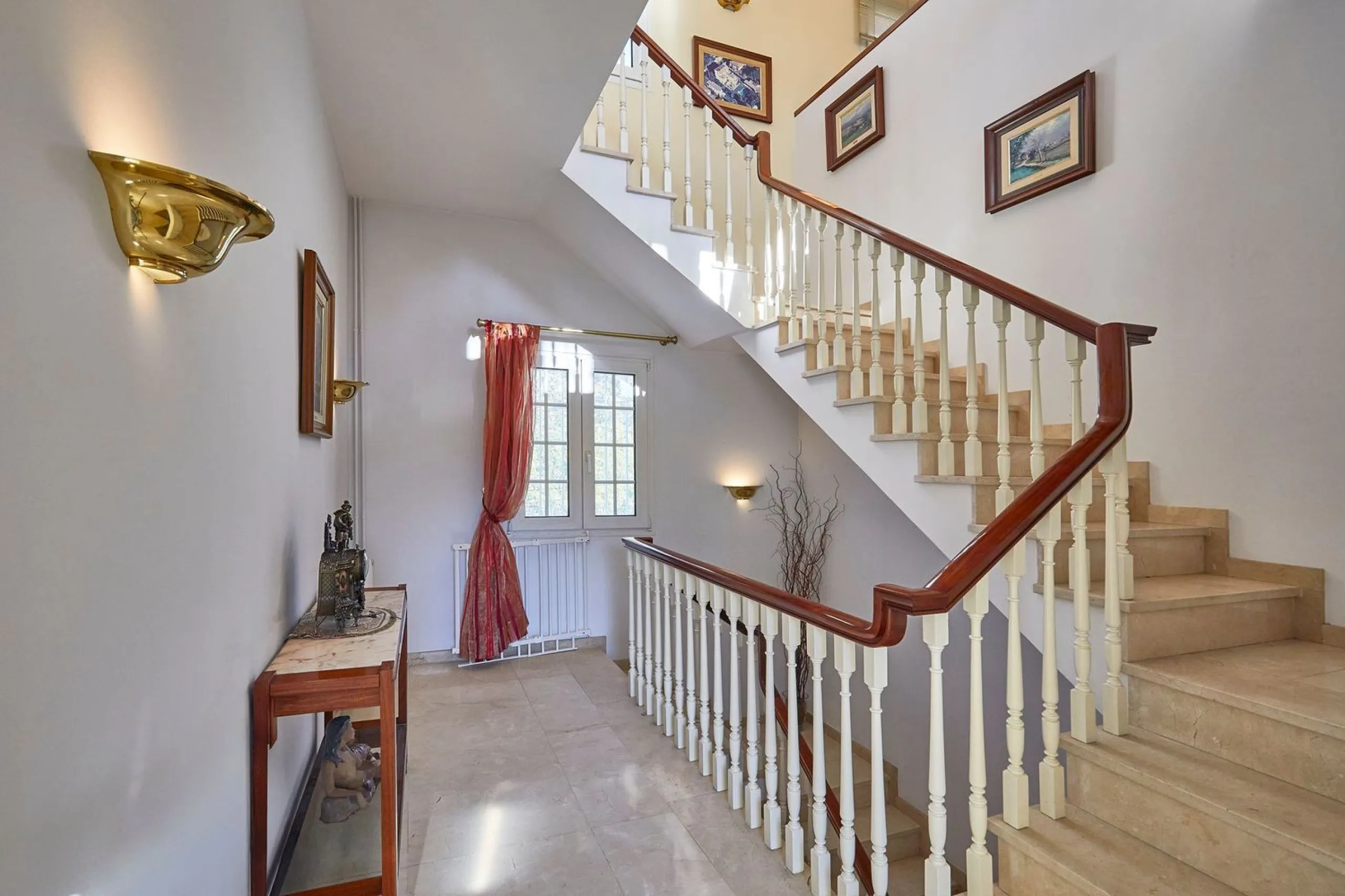 Casa independiente con gran parcela en Sant Just Desvern, Barcelona