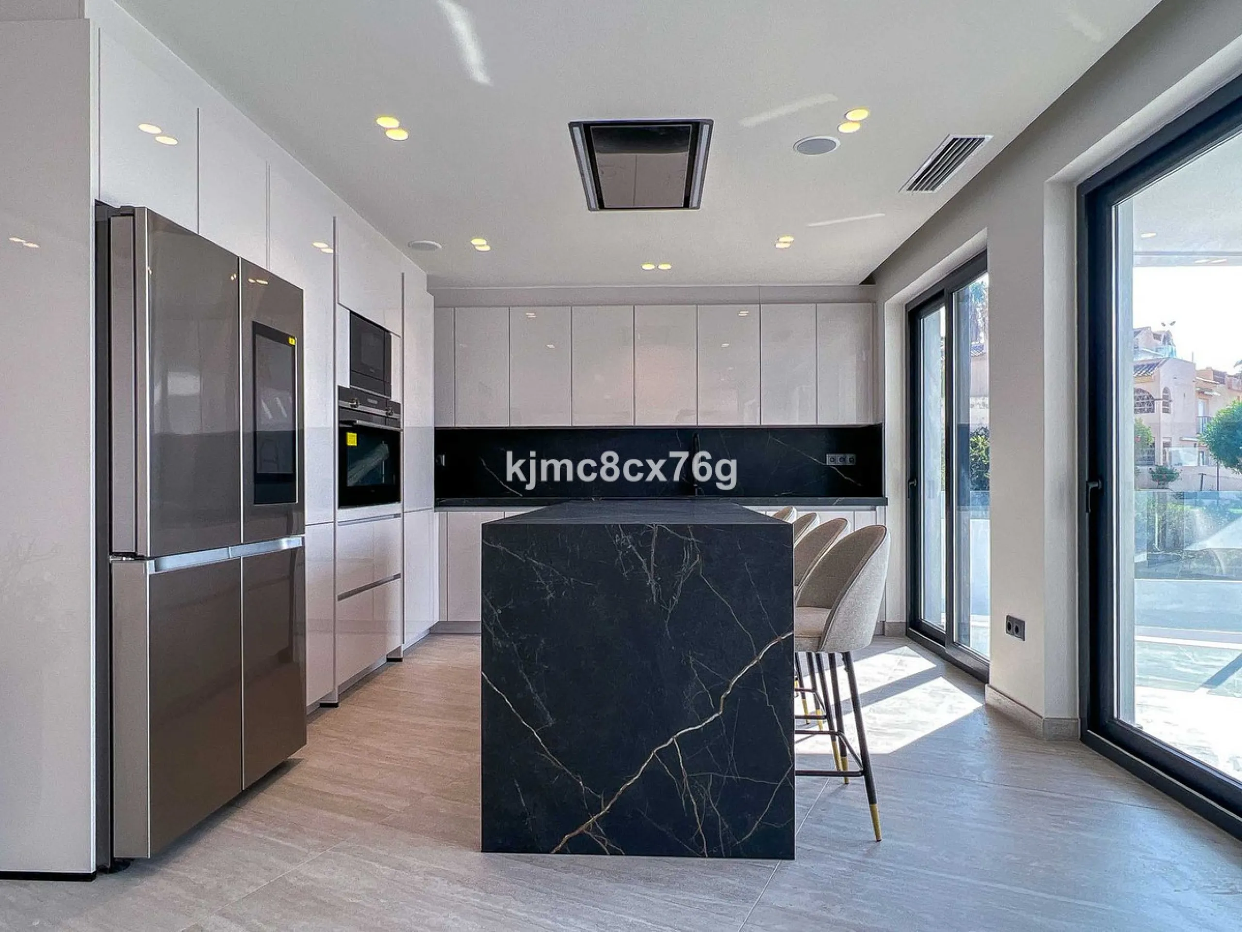 House - Detached Villa в продаже в Mijas, Málaga. В доме 5 спален и 7 ванных комнат. Площадь дома 615 м². Площадь участка 1114 м²