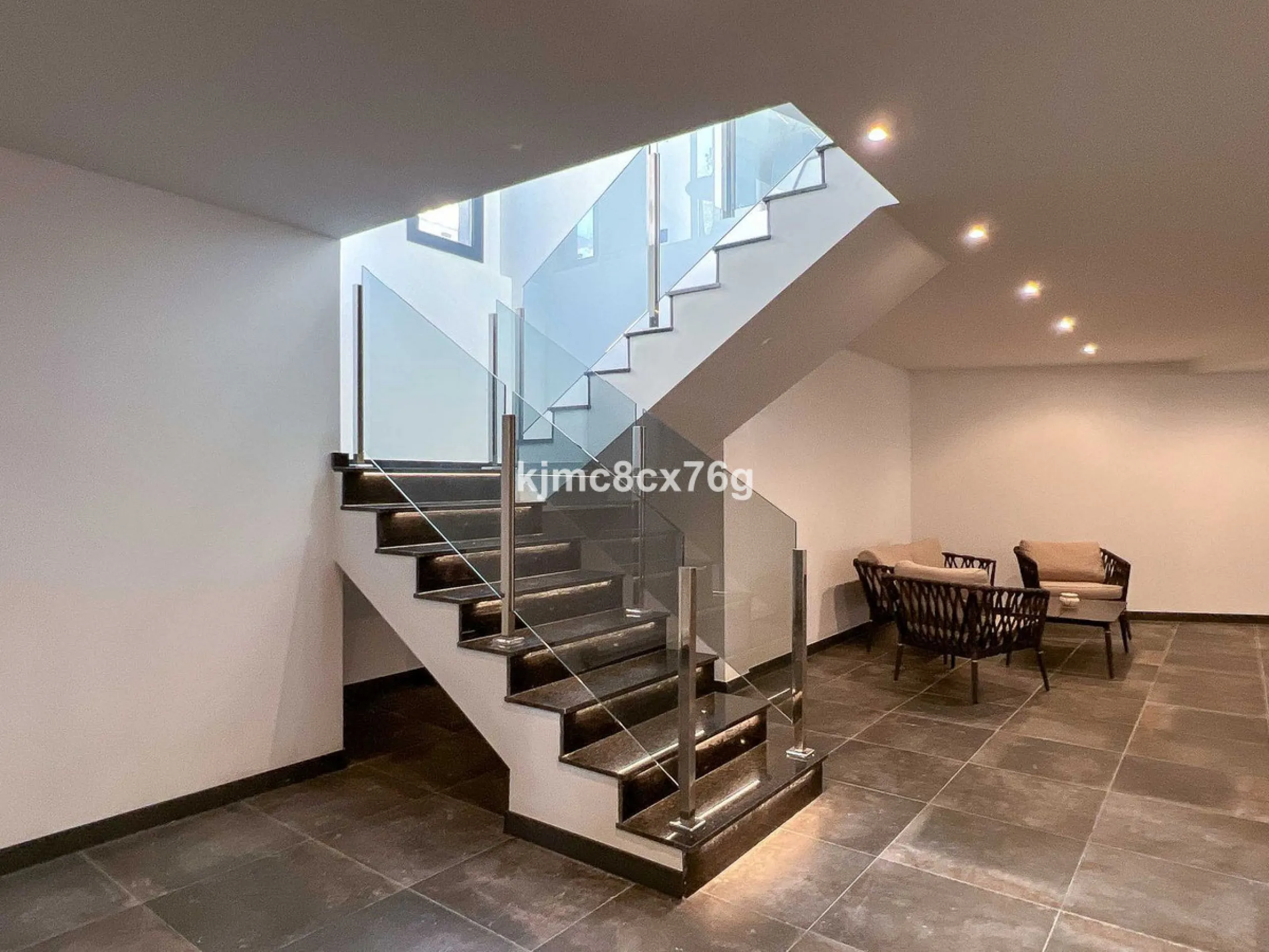 House - Detached Villa в продаже в Mijas, Málaga. В доме 5 спален и 7 ванных комнат. Площадь дома 615 м². Площадь участка 1114 м²