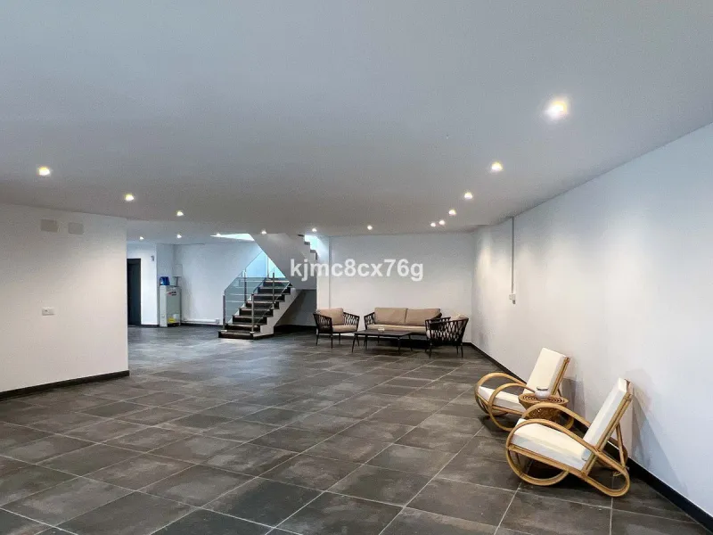 House - Detached Villa в продаже в Mijas, Málaga. В доме 5 спален и 7 ванных комнат. Площадь дома 615 м². Площадь участка 1114 м²