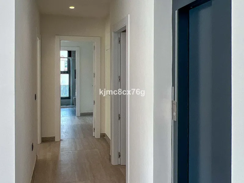 House - Detached Villa в продаже в Mijas, Málaga. В доме 5 спален и 7 ванных комнат. Площадь дома 615 м². Площадь участка 1114 м²