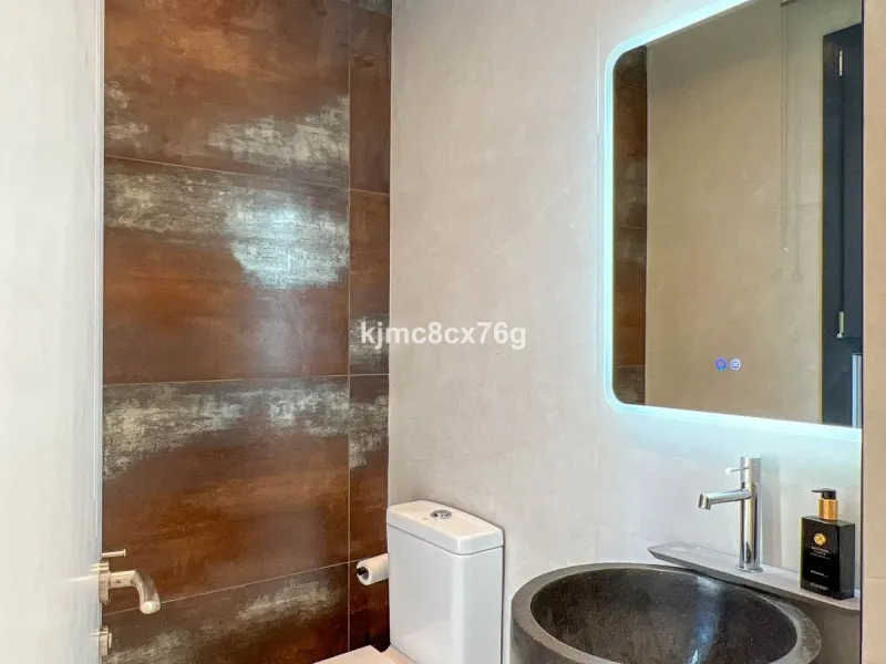 House - Detached Villa в продаже в Mijas, Málaga. В доме 5 спален и 7 ванных комнат. Площадь дома 615 м². Площадь участка 1114 м²
