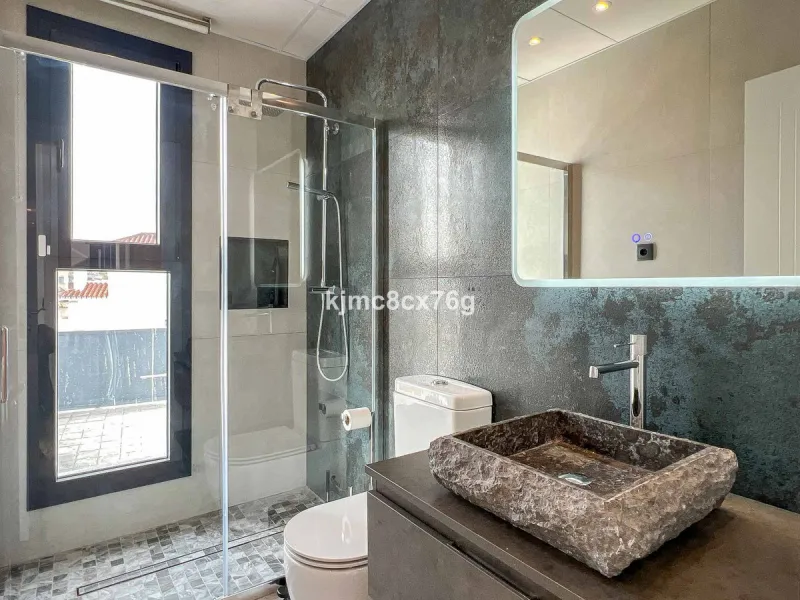 House - Detached Villa в продаже в Mijas, Málaga. В доме 5 спален и 7 ванных комнат. Площадь дома 615 м². Площадь участка 1114 м²