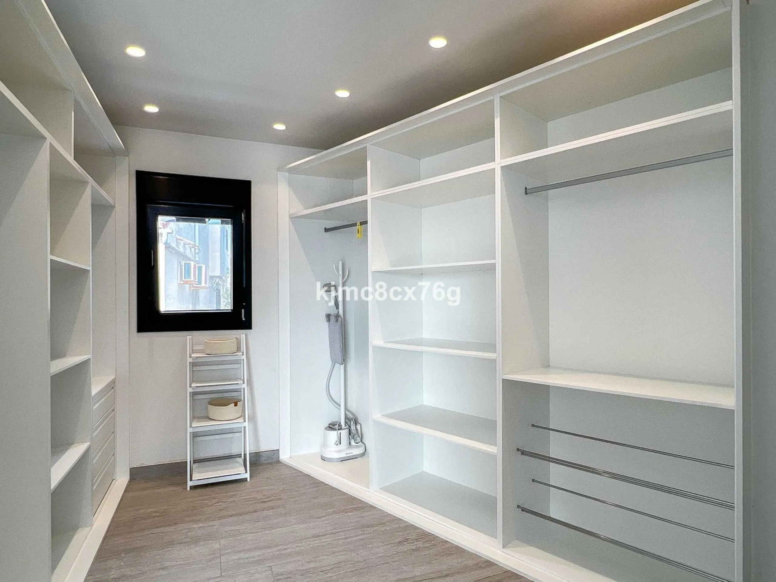 House - Detached Villa в продаже в Mijas, Málaga. В доме 5 спален и 7 ванных комнат. Площадь дома 615 м². Площадь участка 1114 м²