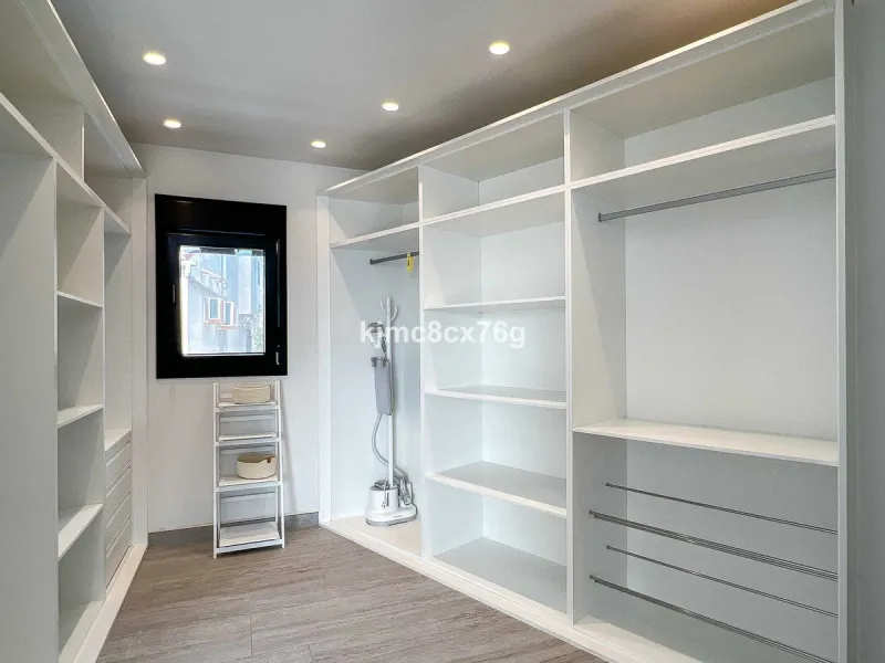 House - Detached Villa в продаже в Mijas, Málaga. В доме 5 спален и 7 ванных комнат. Площадь дома 615 м². Площадь участка 1114 м²