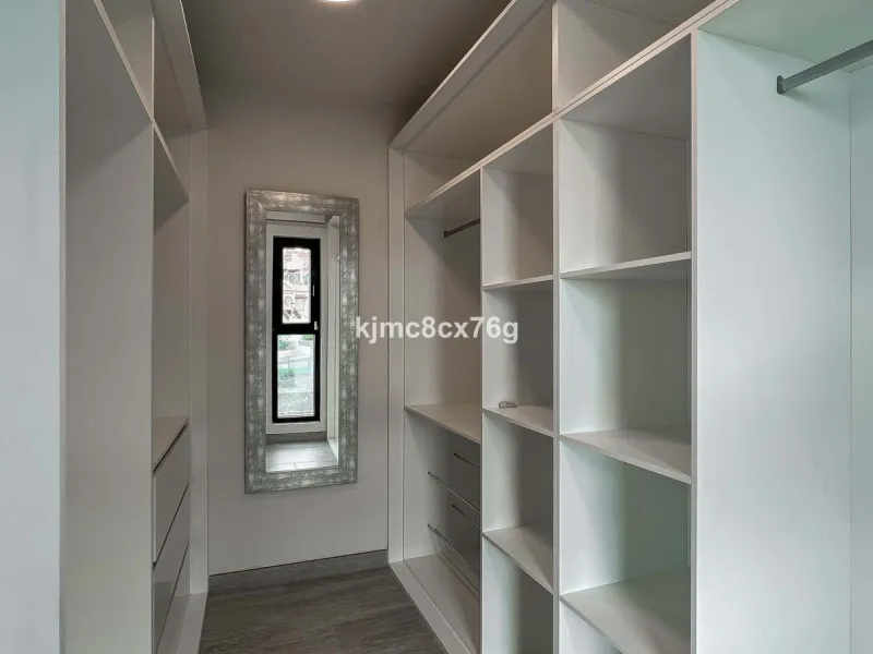 House - Detached Villa в продаже в Mijas, Málaga. В доме 5 спален и 7 ванных комнат. Площадь дома 615 м². Площадь участка 1114 м²