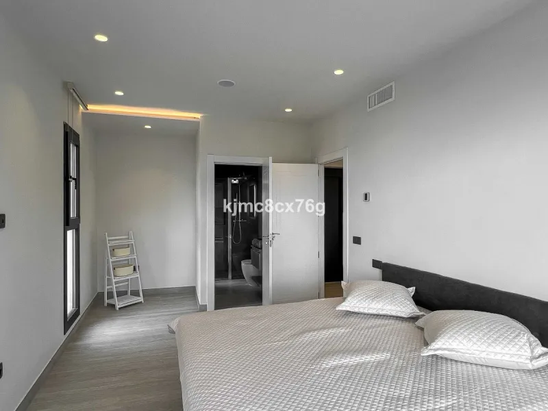 House - Detached Villa в продаже в Mijas, Málaga. В доме 5 спален и 7 ванных комнат. Площадь дома 615 м². Площадь участка 1114 м²