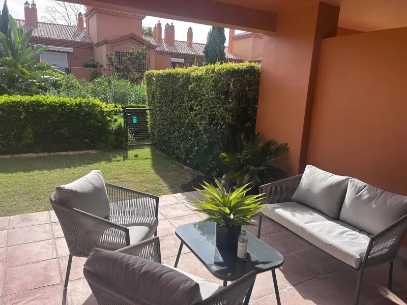 Elegant ground-floor apartment with a large terrace and private garden in a prestigious gated community Benatalya.