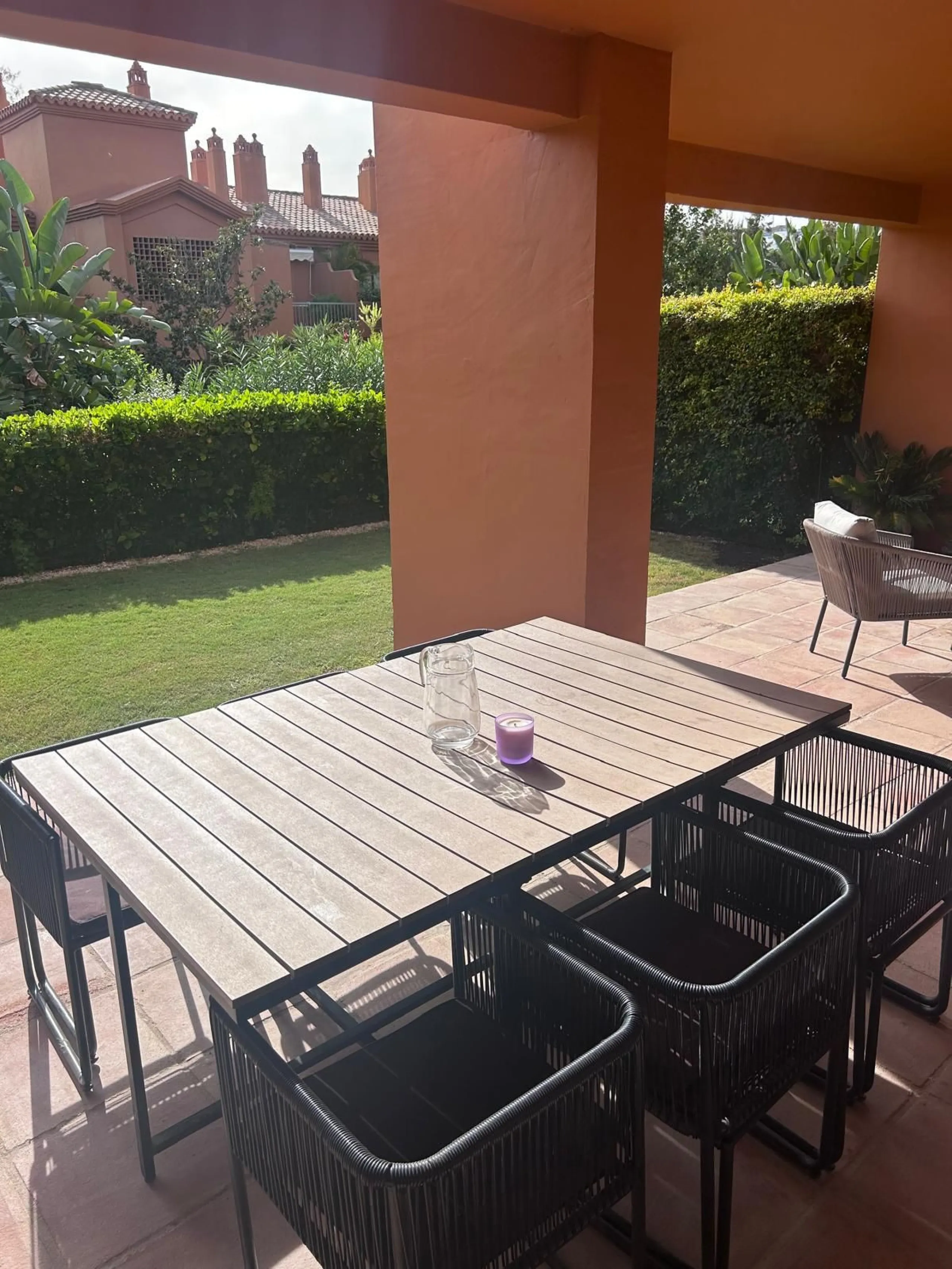 Elegant ground-floor apartment with a large terrace and private garden in a prestigious gated community Benatalya.