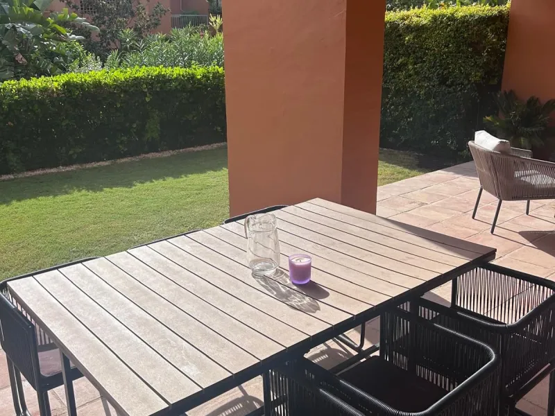 Elegant ground-floor apartment with a large terrace and private garden in a prestigious gated community Benatalya.