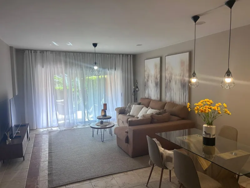 Elegant ground-floor apartment with a large terrace and private garden in a prestigious gated community Benatalya.