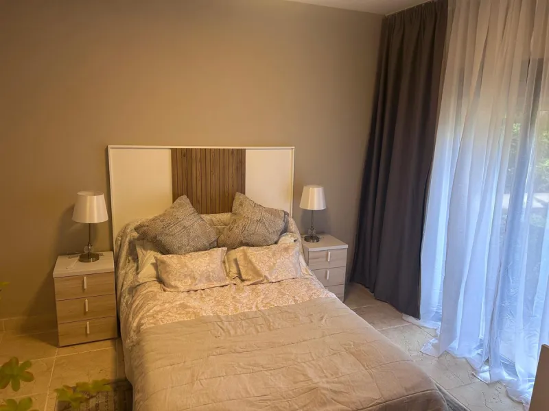 Elegant ground-floor apartment with a large terrace and private garden in a prestigious gated community Benatalya.