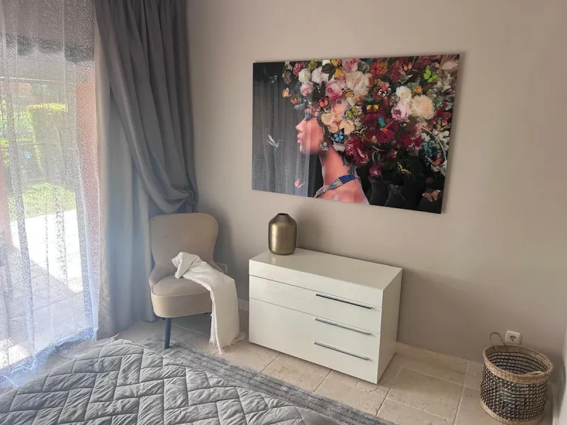 Elegant ground-floor apartment with a large terrace and private garden in a prestigious gated community Benatalya.