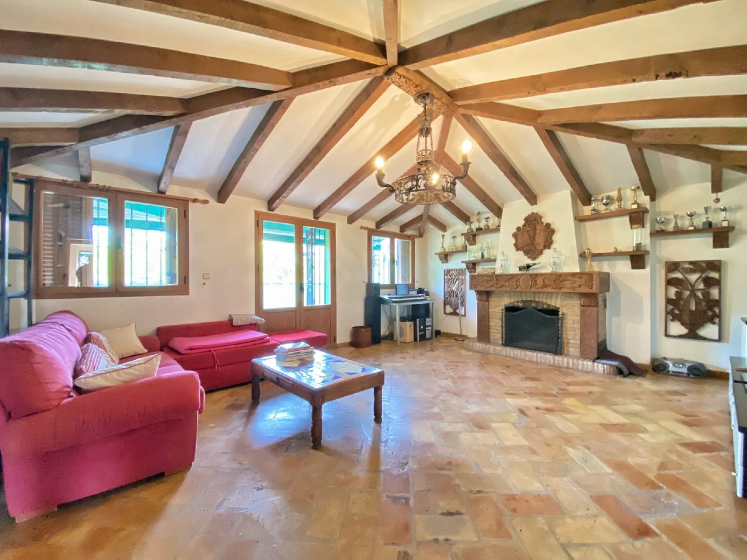Spacious independent villa with a lot of character in exclusive residential area of Marbella.