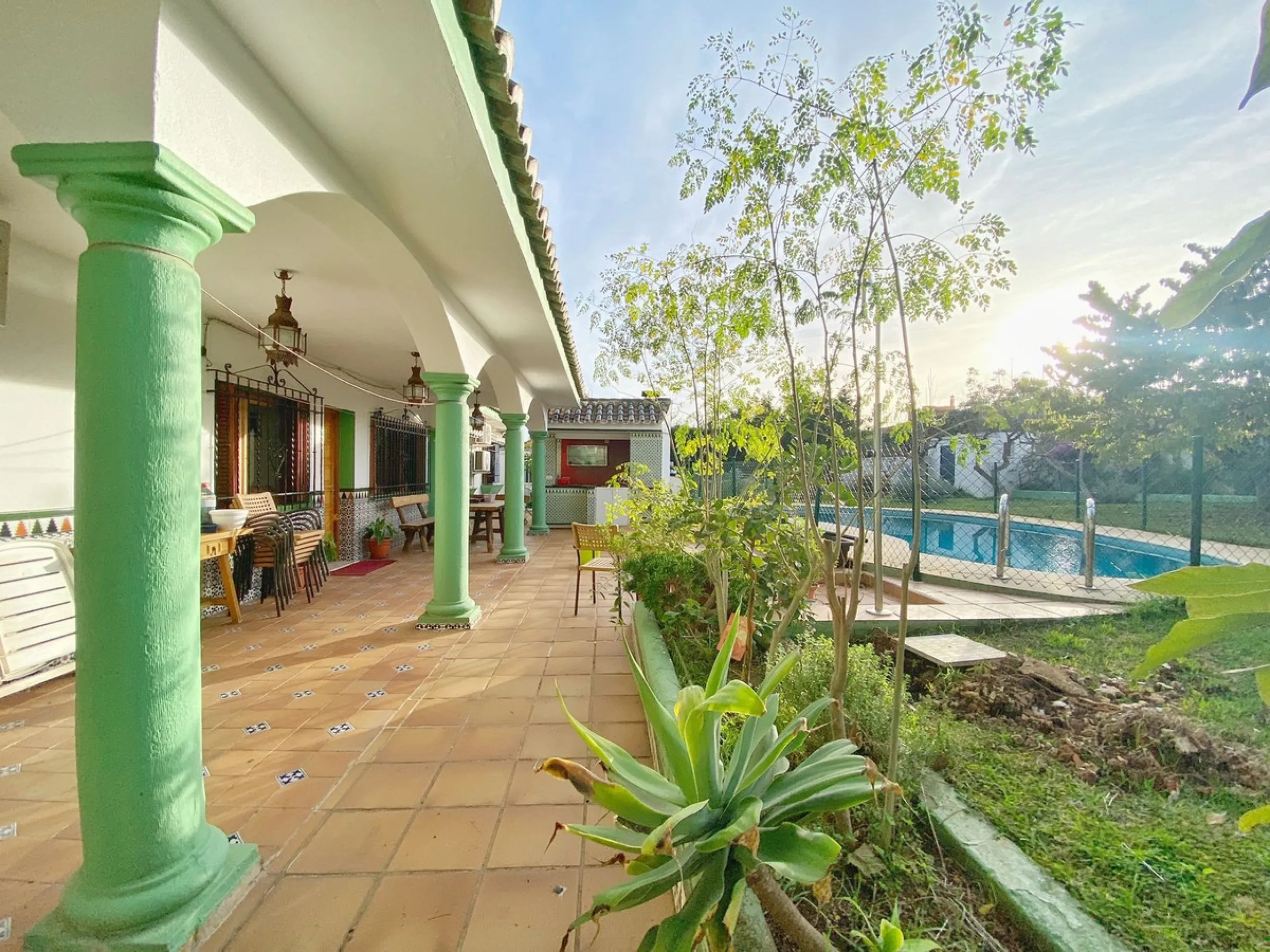Spacious independent villa with a lot of character in exclusive residential area of Marbella.
