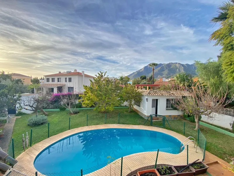 Spacious independent villa with a lot of character in exclusive residential area of Marbella.