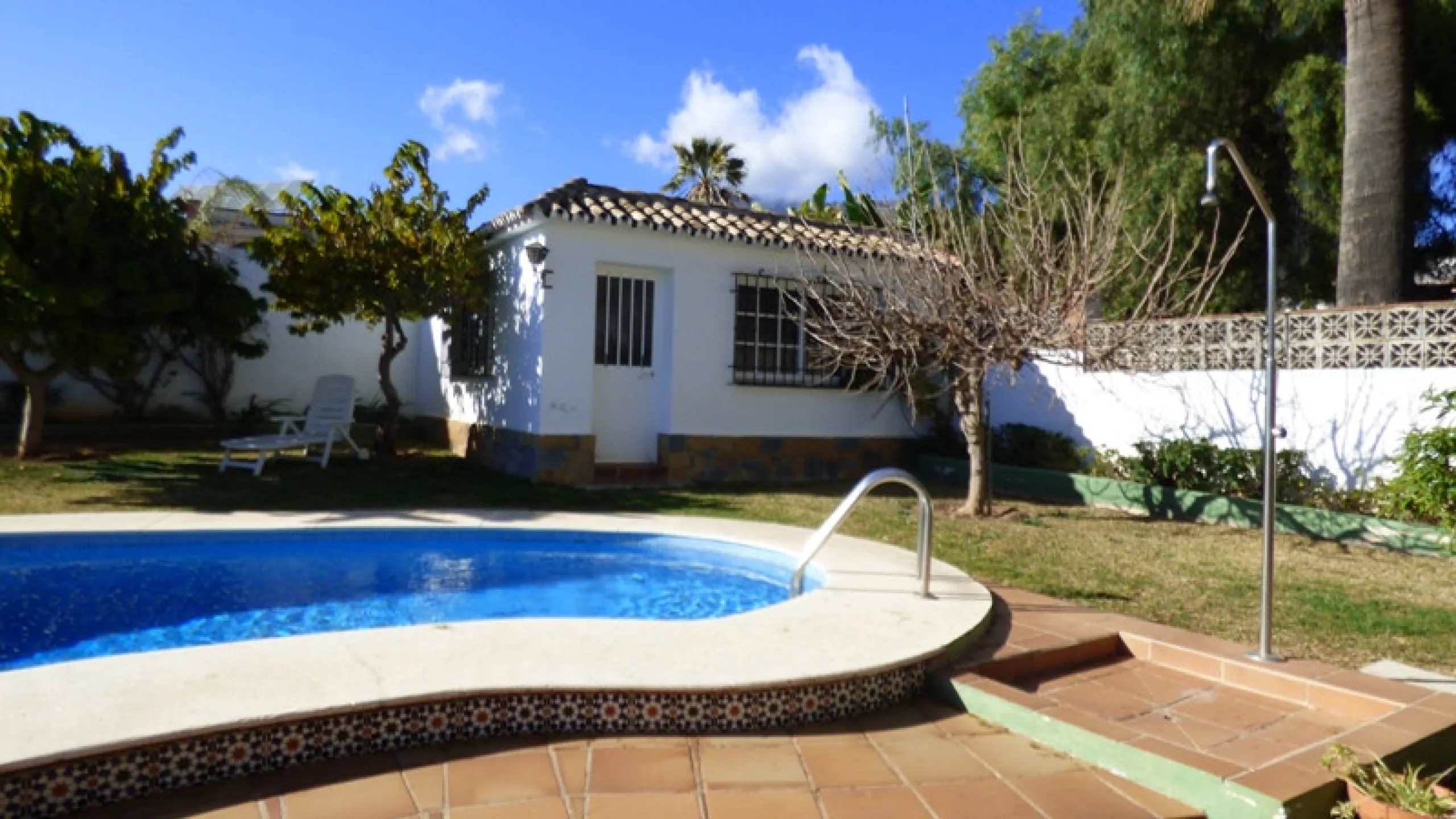 Spacious independent villa with a lot of character in exclusive residential area of Marbella.