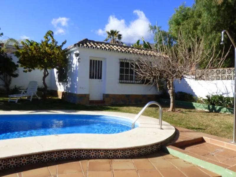 Spacious independent villa with a lot of character in exclusive residential area of Marbella.
