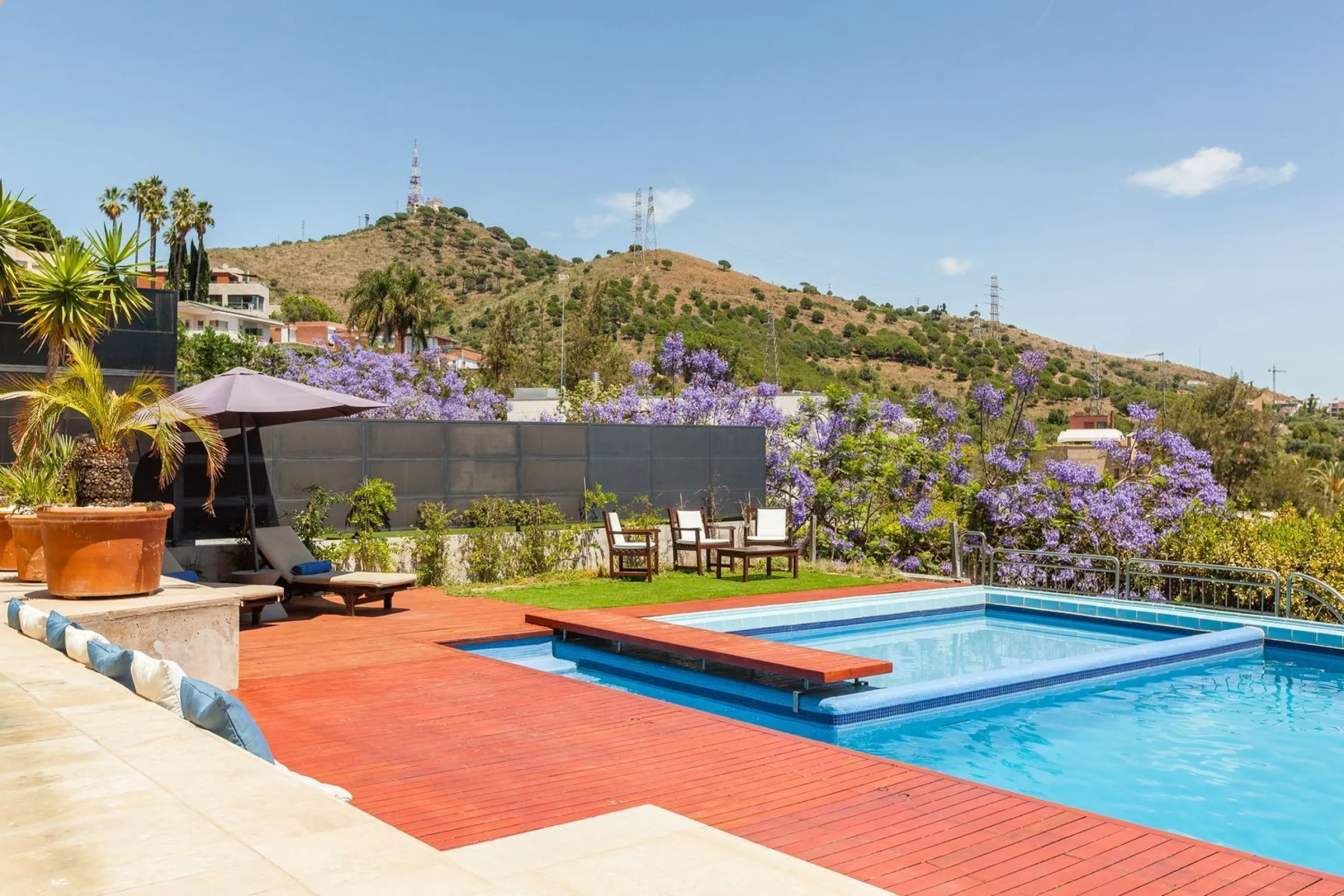 Villa de autor con piscina interior y exterior en Esplugues de Llobregat, Barcelona
