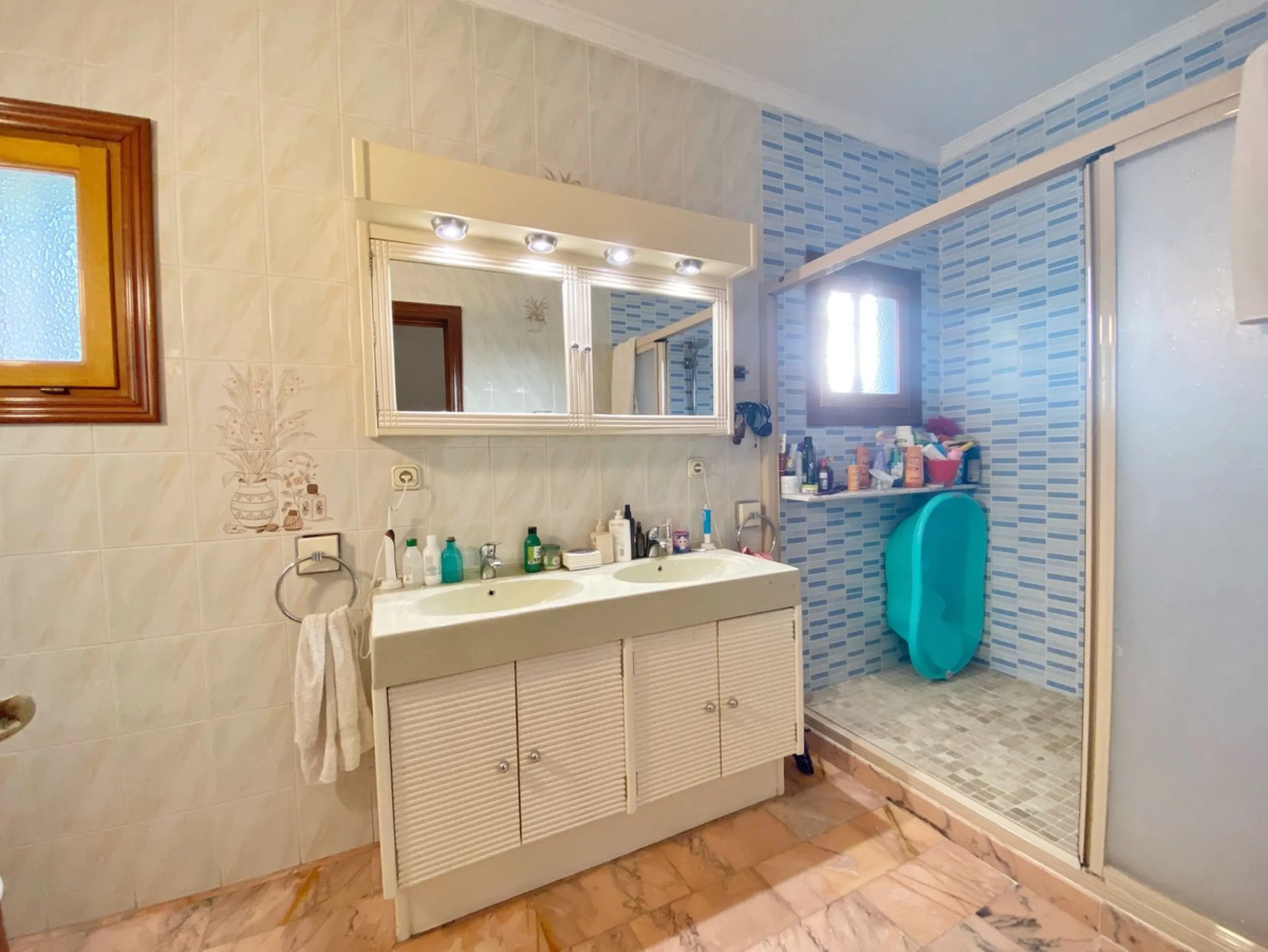 Spacious independent villa with a lot of character in exclusive residential area of Marbella.