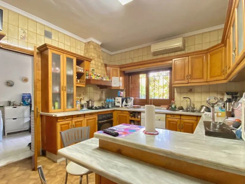 Spacious independent villa with a lot of character in exclusive residential area of Marbella.