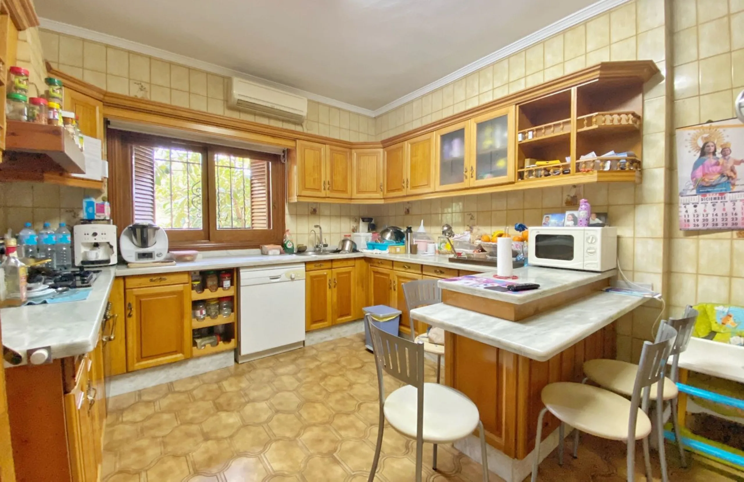 Spacious independent villa with a lot of character in exclusive residential area of Marbella.