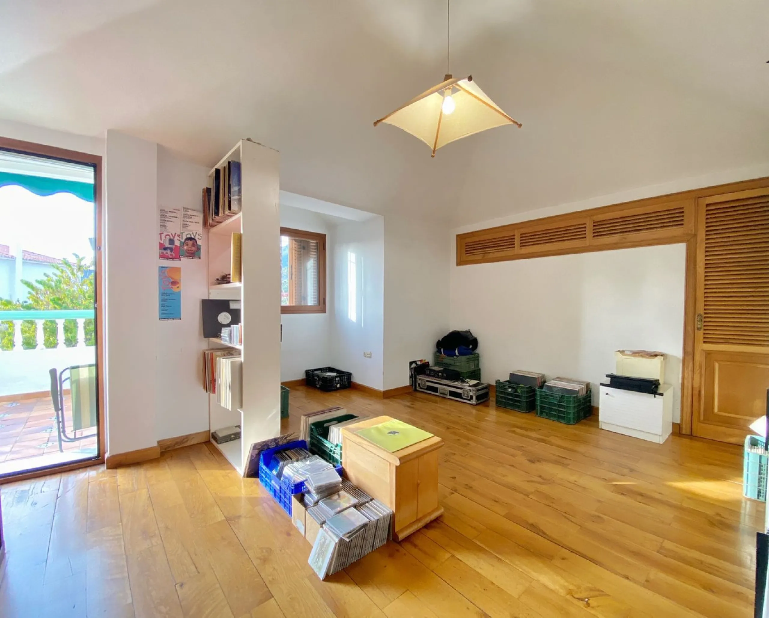 Spacious independent villa with a lot of character in exclusive residential area of Marbella.