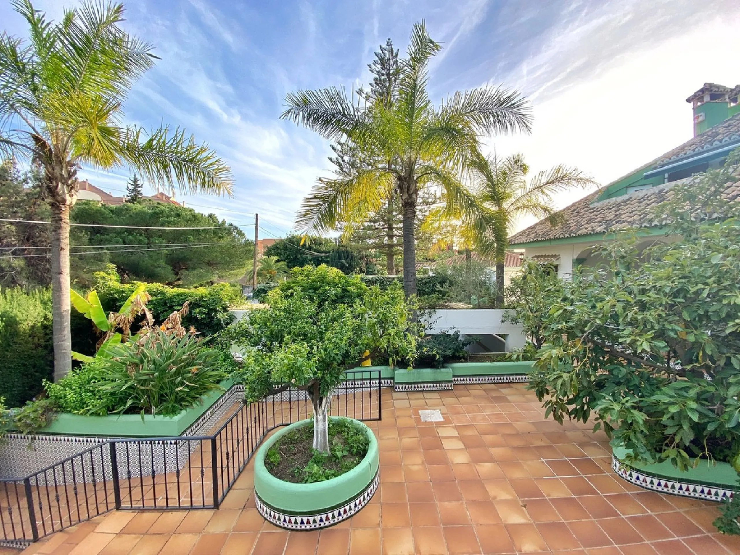 Spacious independent villa with a lot of character in exclusive residential area of Marbella.