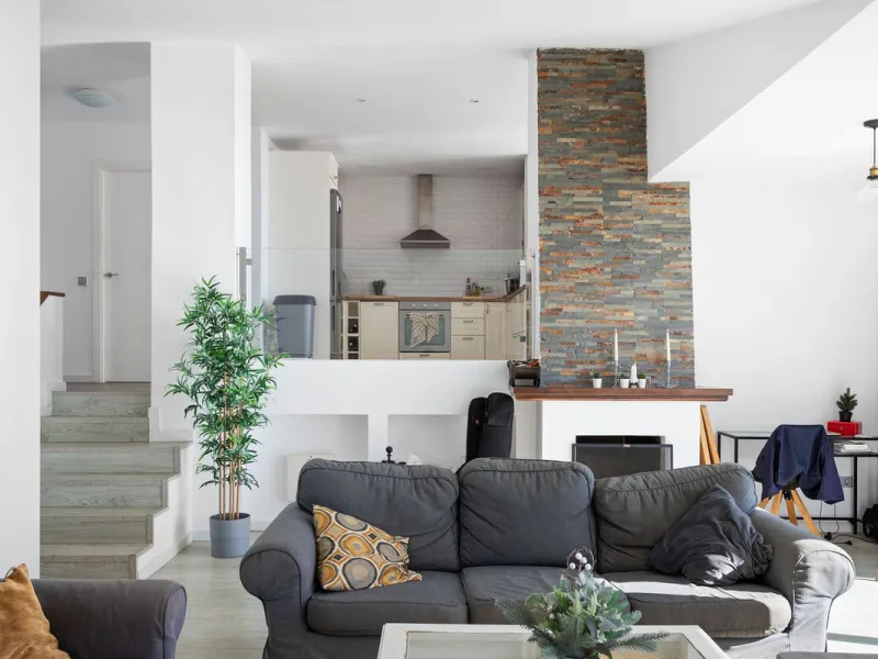 Welcome to this modern villa with fantastic sea views and a wonderful pool in a sunny south facing position. Here you can enjoy the best that the Costa del Sol has to offer - just a short walk from the beach and close to shopping.