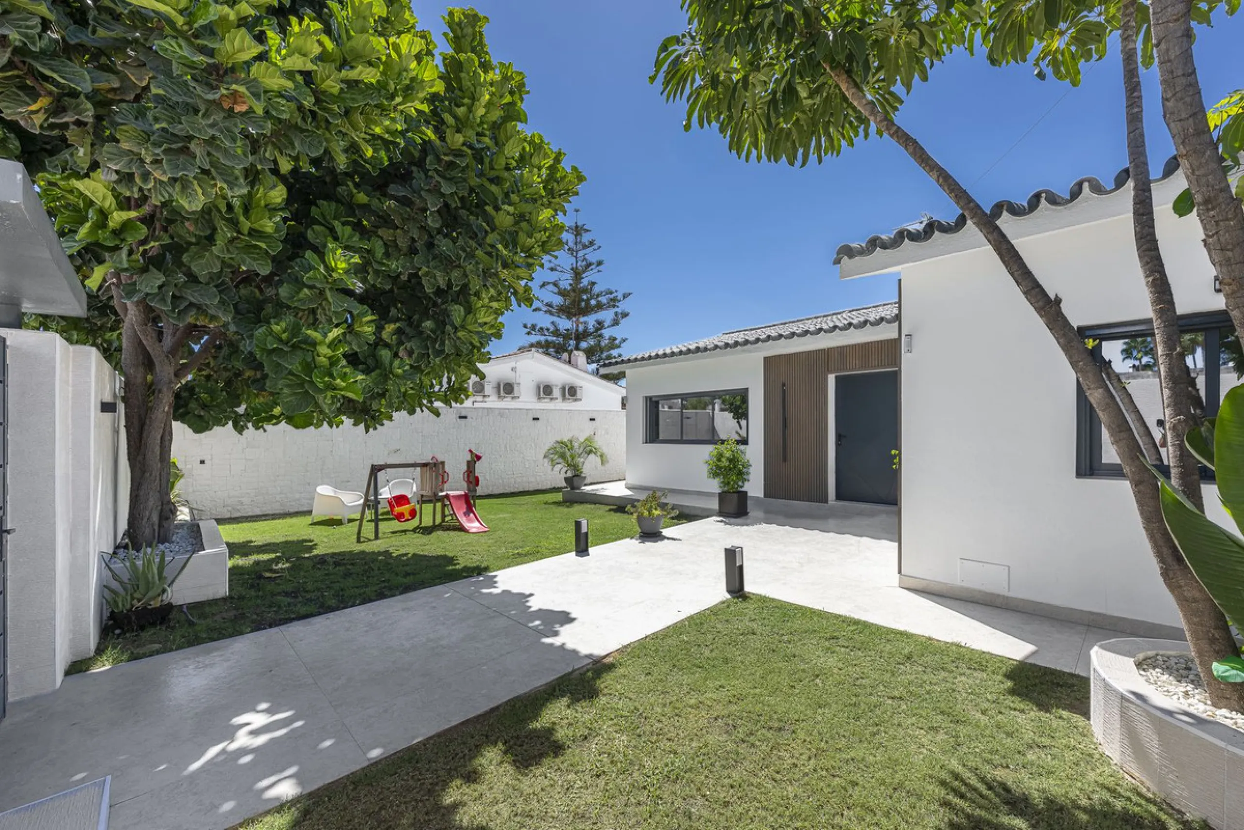 House - Detached Villa в продаже в Estepona, Málaga. В доме 3 спален и 4 ванных комнат. Площадь дома 260 м²
