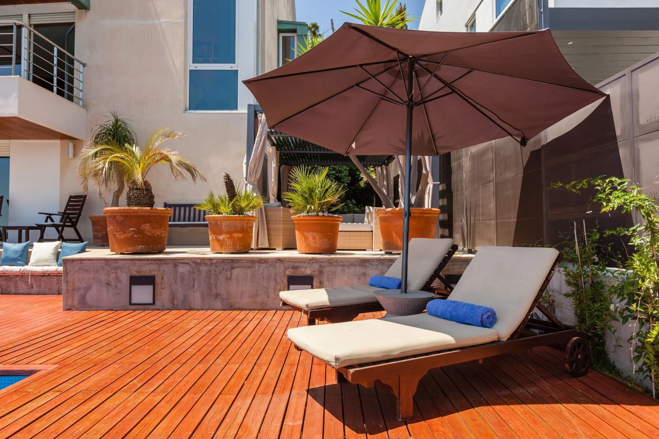 Villa de autor con piscina interior y exterior en Esplugues de Llobregat, Barcelona