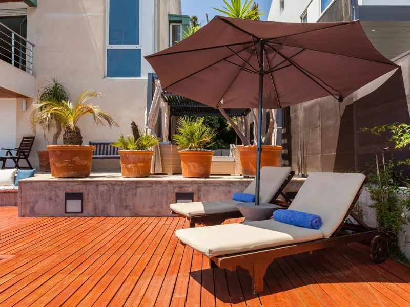 Villa de autor con piscina interior y exterior en Esplugues de Llobregat, Barcelona