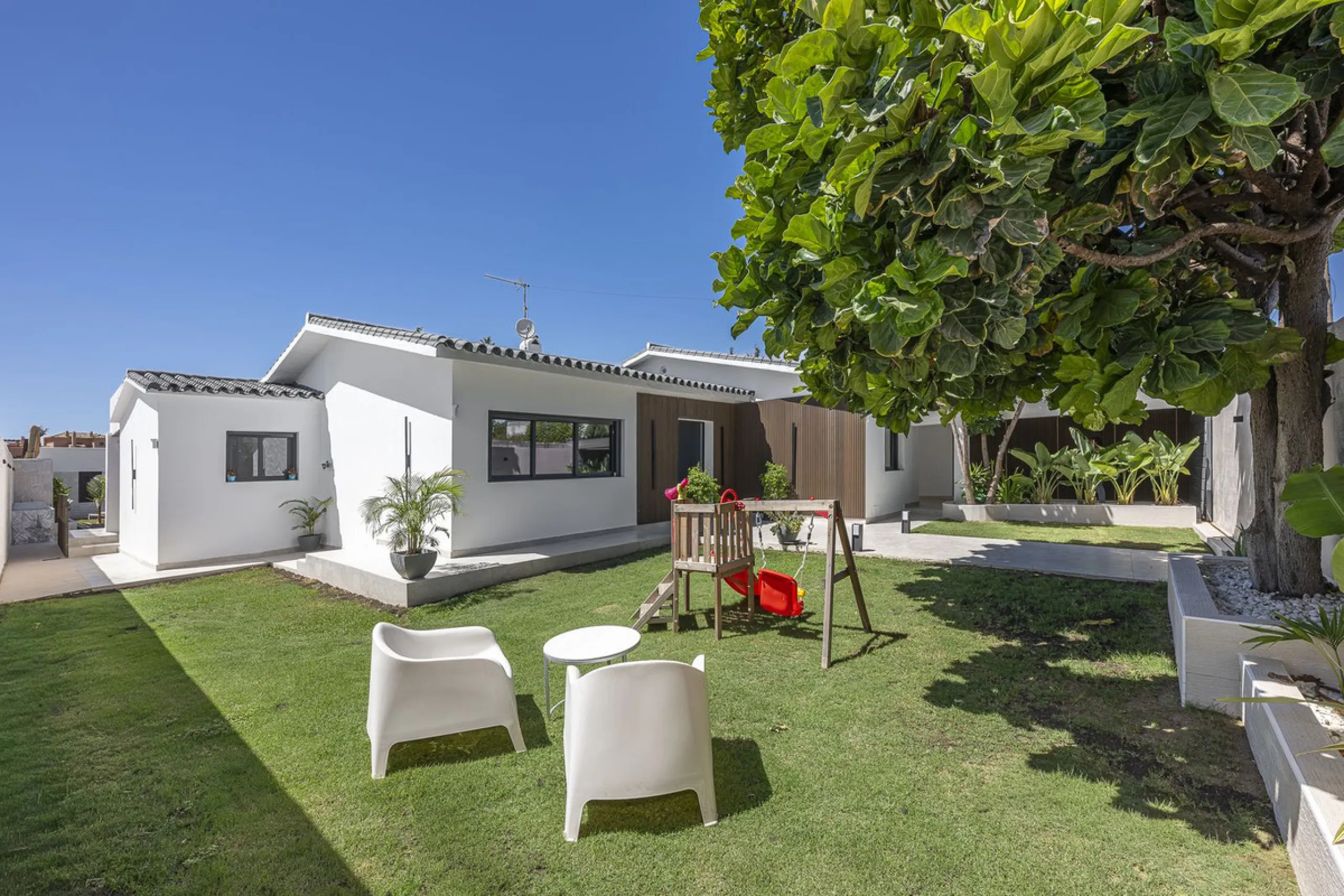 House - Detached Villa в продаже в Estepona, Málaga. В доме 3 спален и 4 ванных комнат. Площадь дома 260 м²