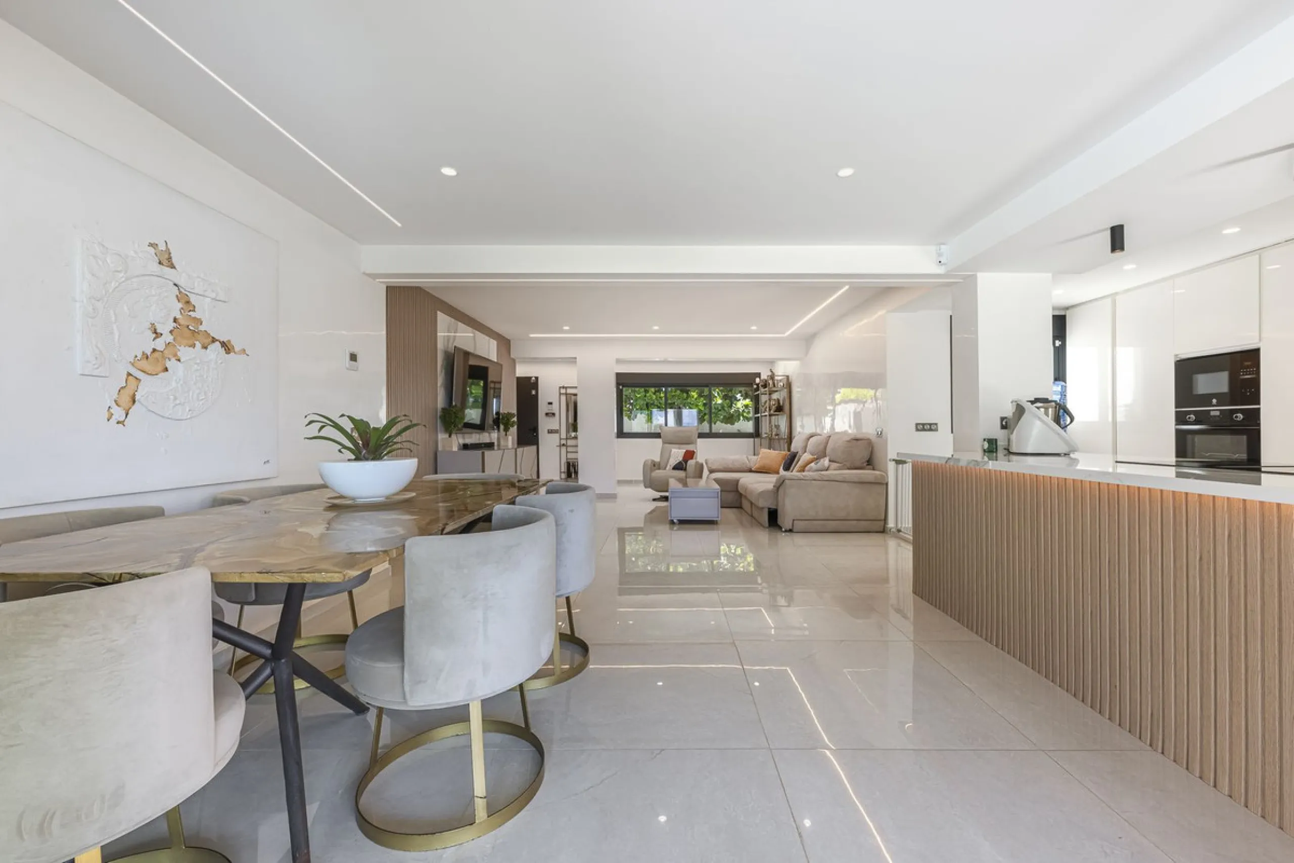 House - Detached Villa в продаже в Estepona, Málaga. В доме 3 спален и 4 ванных комнат. Площадь дома 260 м²