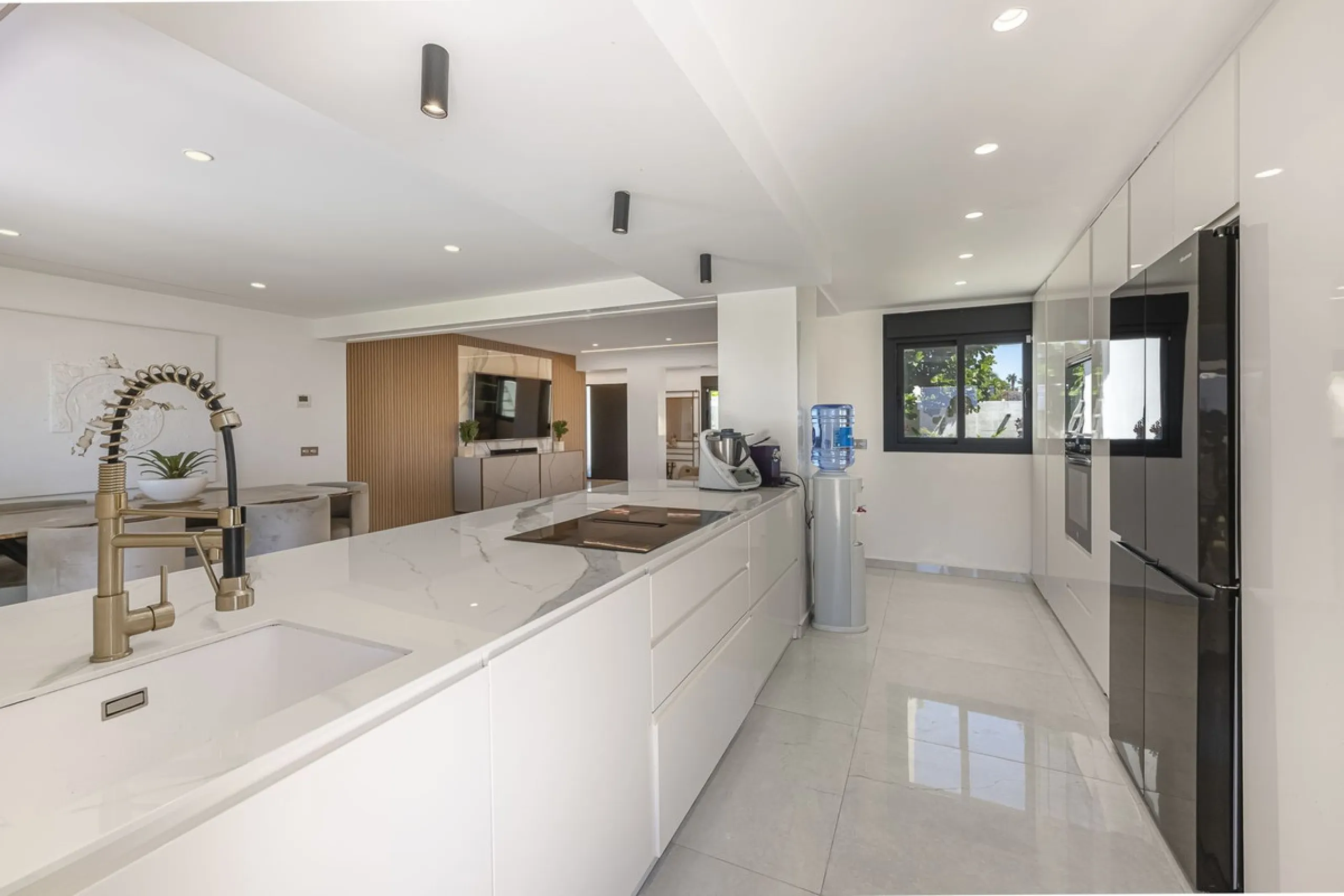 House - Detached Villa в продаже в Estepona, Málaga. В доме 3 спален и 4 ванных комнат. Площадь дома 260 м²