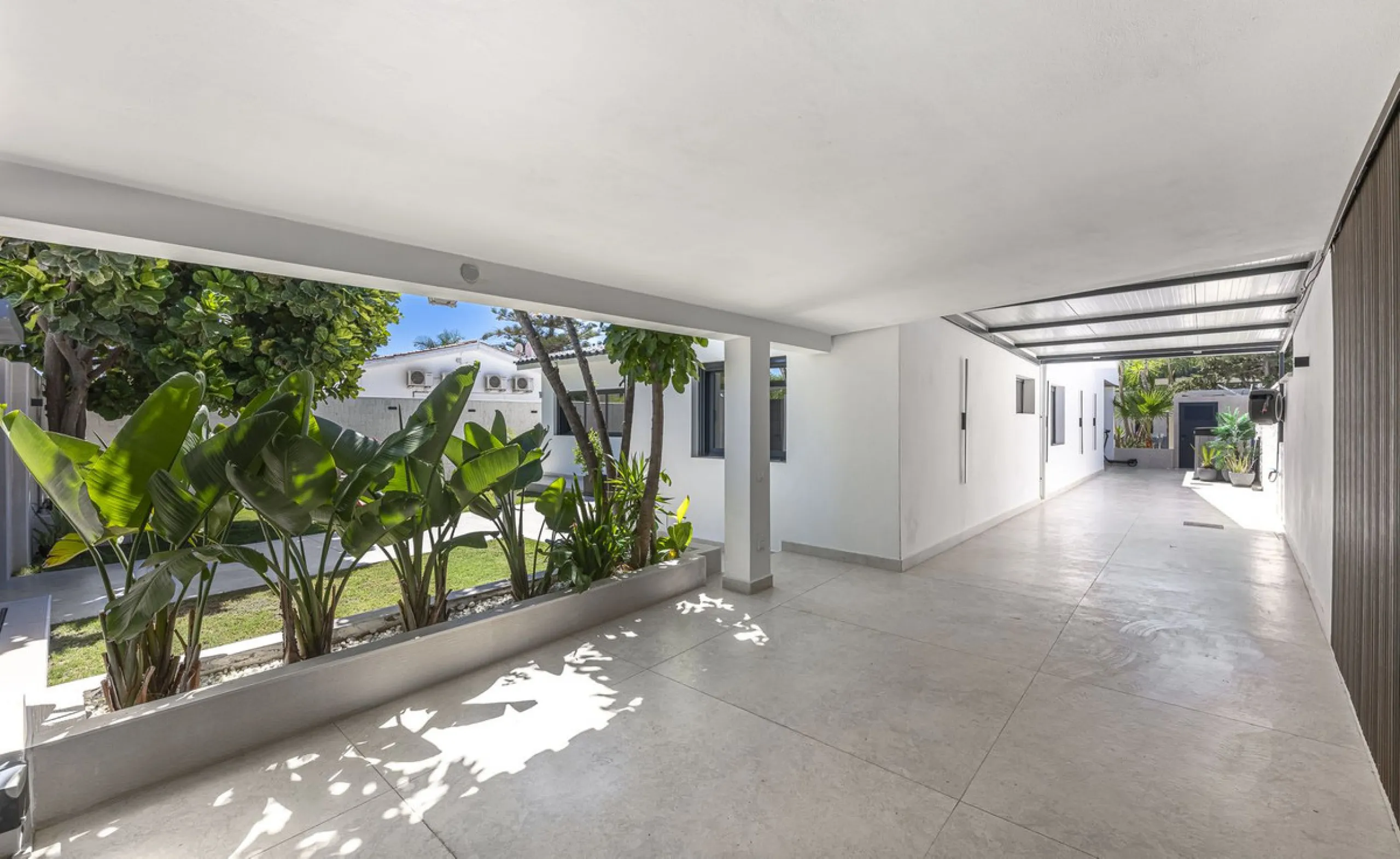 House - Detached Villa в продаже в Estepona, Málaga. В доме 3 спален и 4 ванных комнат. Площадь дома 260 м²