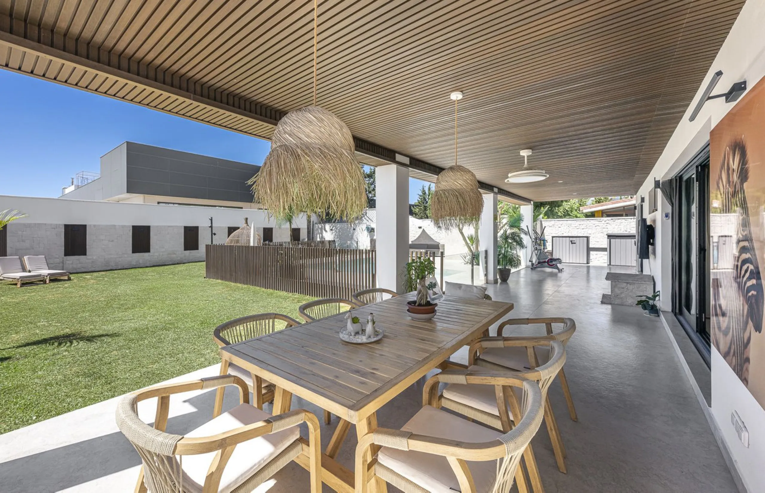 House - Detached Villa в продаже в Estepona, Málaga. В доме 3 спален и 4 ванных комнат. Площадь дома 260 м²