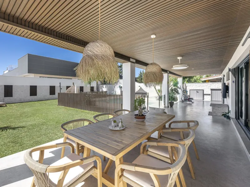 House - Detached Villa в продаже в Estepona, Málaga. В доме 3 спален и 4 ванных комнат. Площадь дома 260 м²