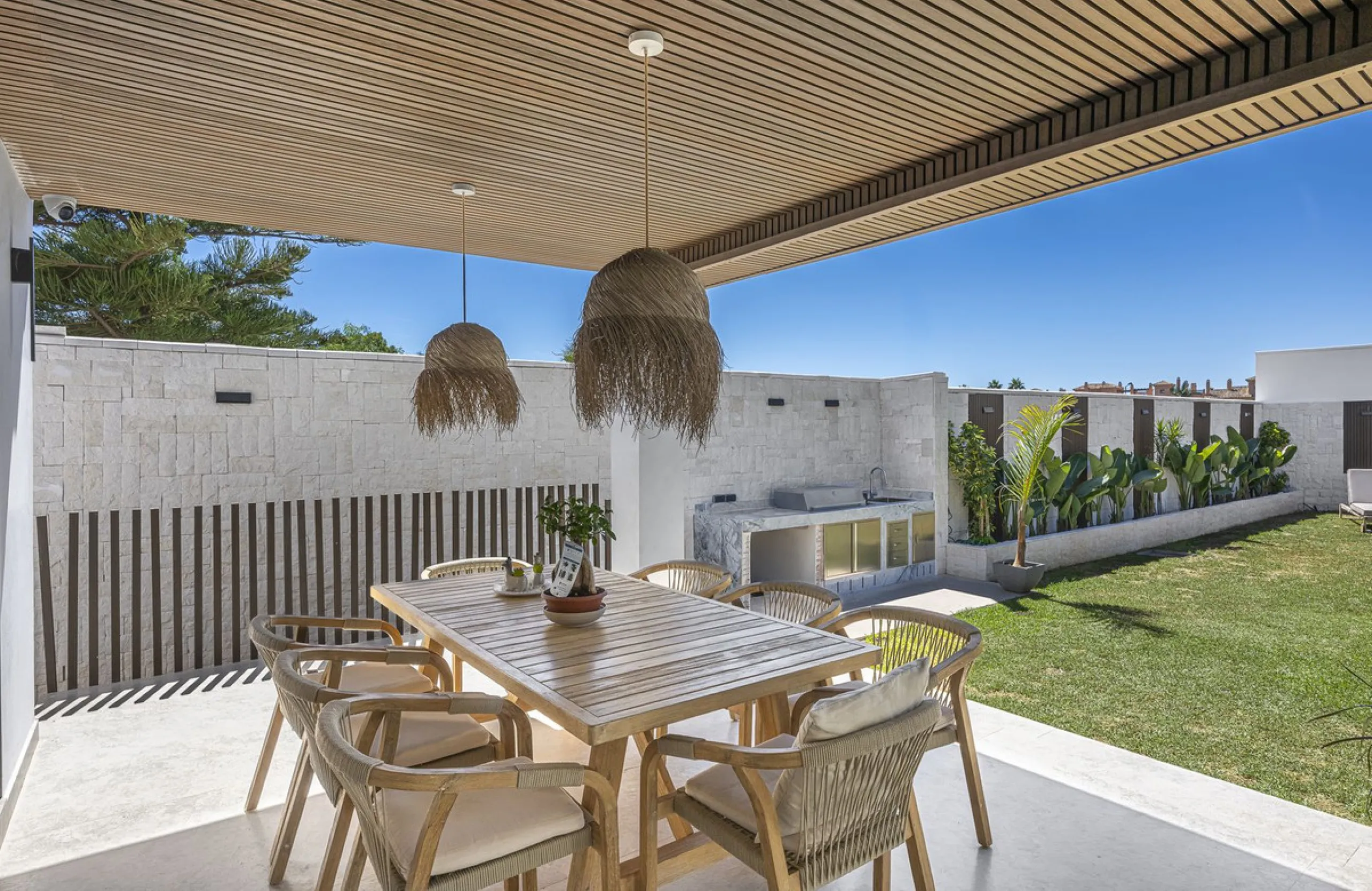 House - Detached Villa в продаже в Estepona, Málaga. В доме 3 спален и 4 ванных комнат. Площадь дома 260 м²