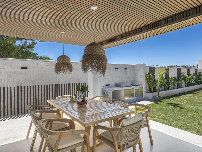 House - Detached Villa в продаже в Estepona, Málaga. В доме 3 спален и 4 ванных комнат. Площадь дома 260 м²
