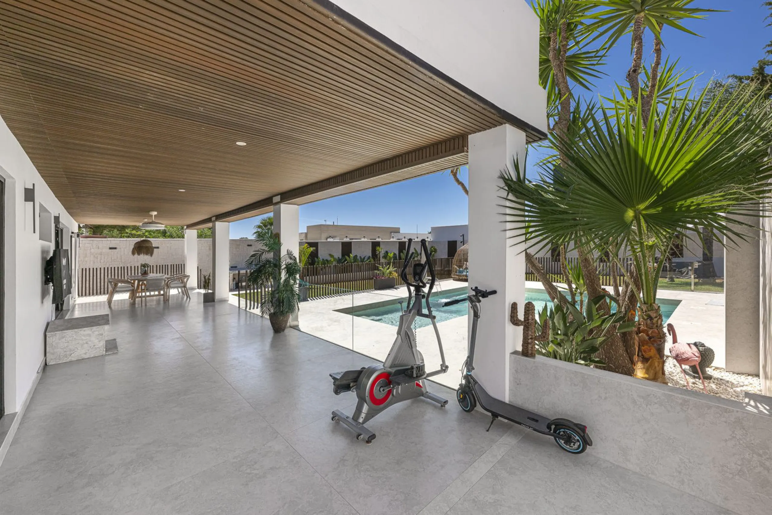 House - Detached Villa в продаже в Estepona, Málaga. В доме 3 спален и 4 ванных комнат. Площадь дома 260 м²