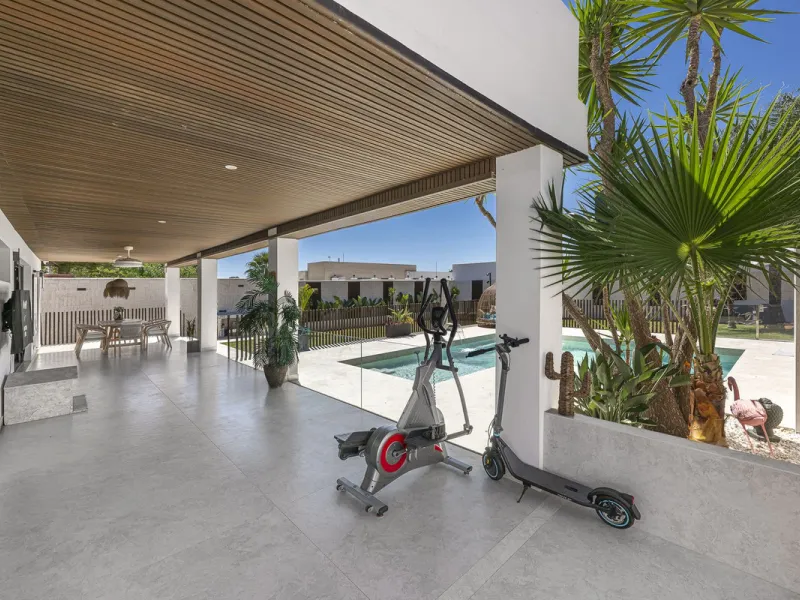 House - Detached Villa в продаже в Estepona, Málaga. В доме 3 спален и 4 ванных комнат. Площадь дома 260 м²