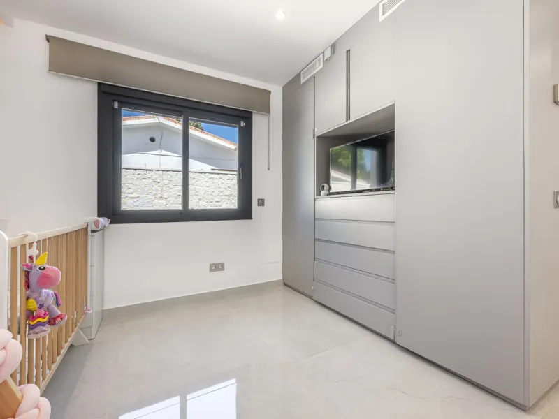 House - Detached Villa в продаже в Estepona, Málaga. В доме 3 спален и 4 ванных комнат. Площадь дома 260 м²