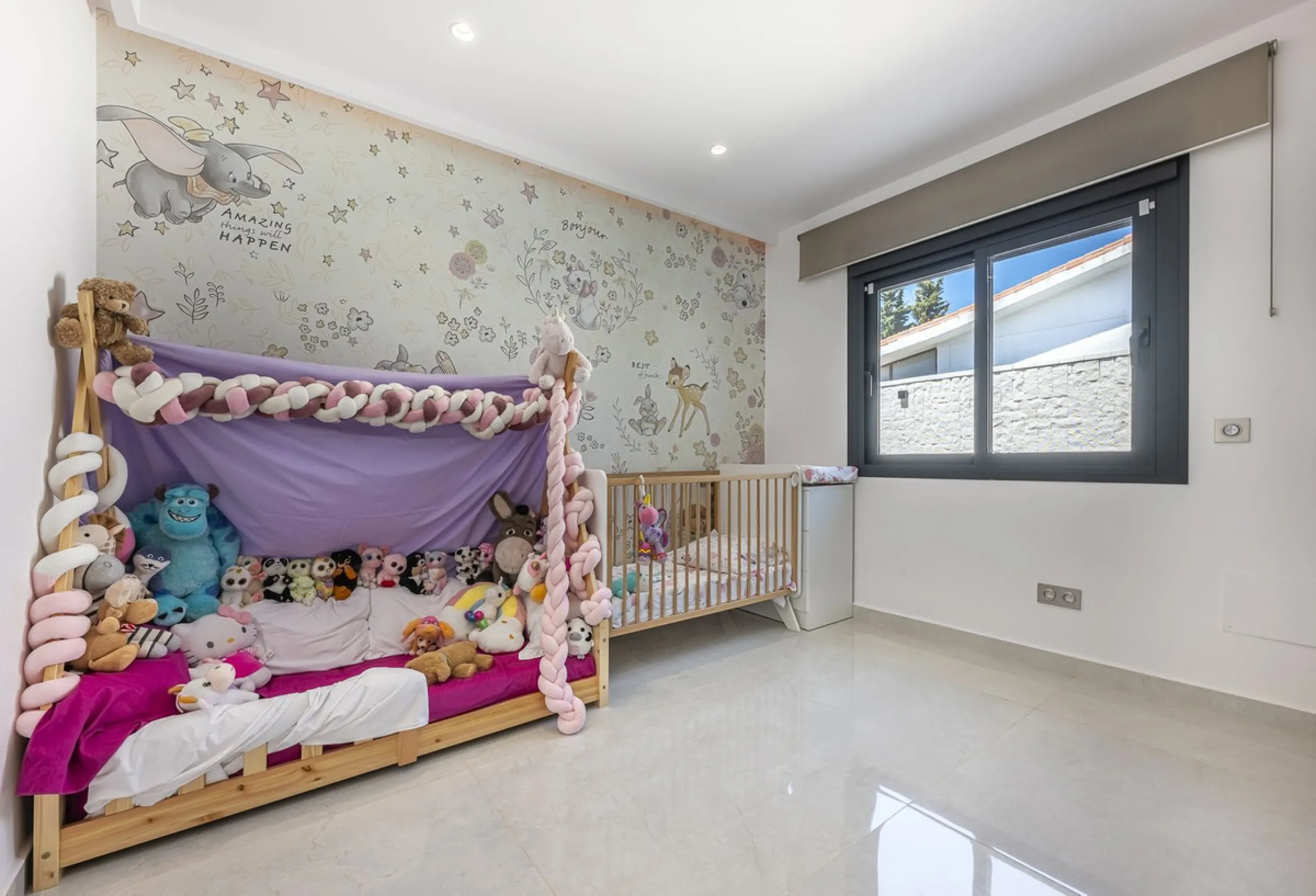 House - Detached Villa в продаже в Estepona, Málaga. В доме 3 спален и 4 ванных комнат. Площадь дома 260 м²
